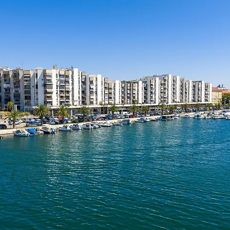 Appartamento E&t Urban Luxury Apartment, Jazine Bay - *